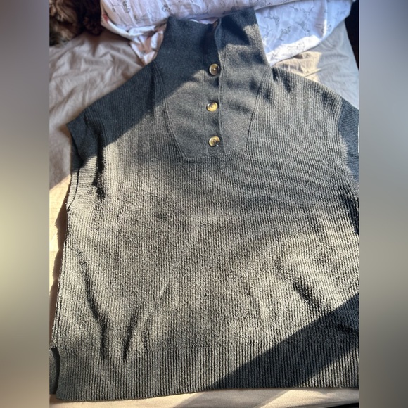 Sweater vest from Rietmans with turtleneck option - Picture 1 of 4